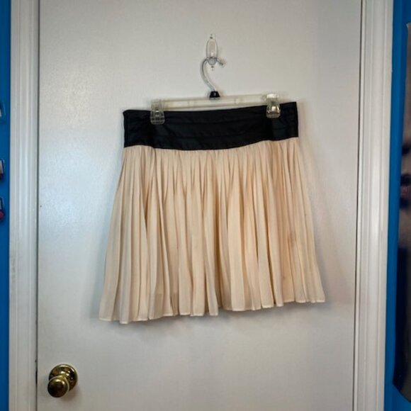 Blue Rain Blush pink and Black knee high skirt - Picture 6 of 9